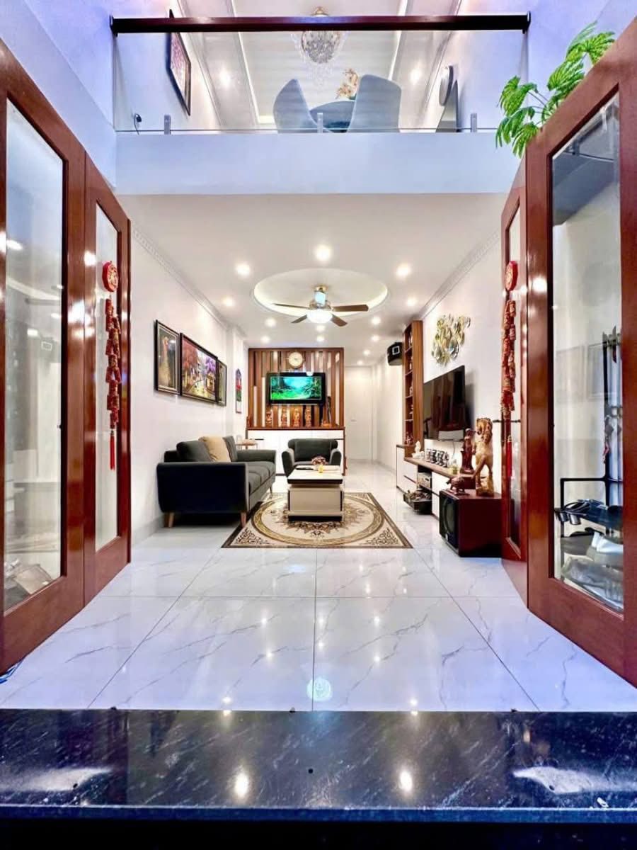 Nhà mới đẹp ngõ thoáng nông Bồ Đề Long Biên
